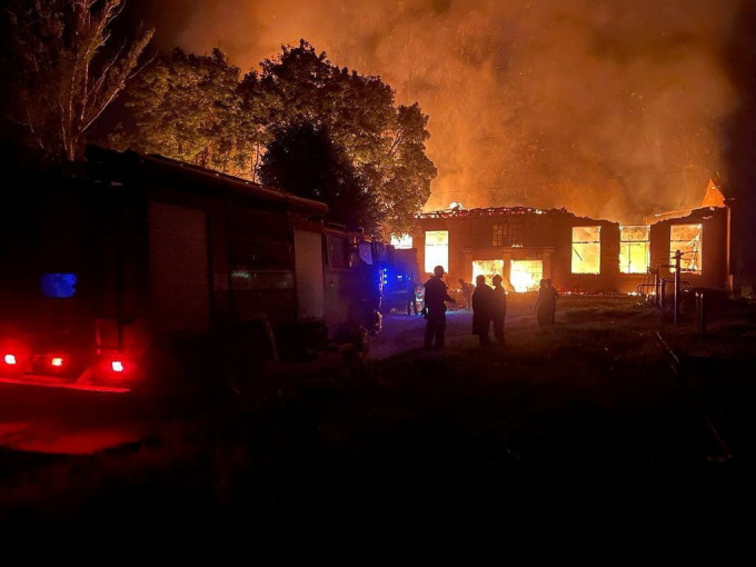 A facility burned down by fighting in the city of Kupiansk, Kharkov region, northeastern Ukraine on August 5. Photo: Reuters