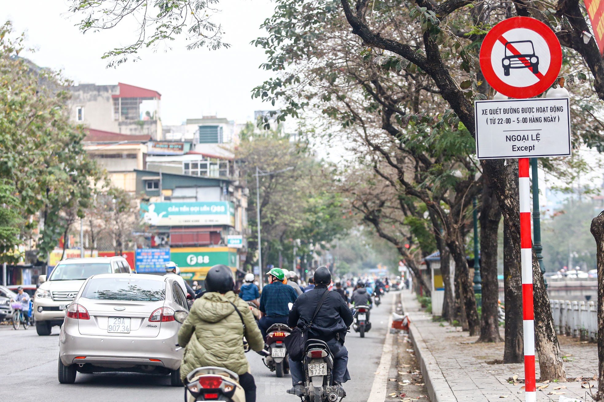 Điều chỉnh giao thông phố Kim Ngưu, hàng loạt phương tiện đi ngược chiều bất chấp biển cấm ảnh 11