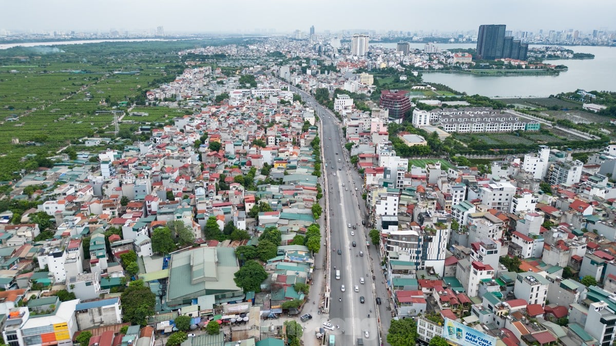 Đường Âu Cơ - Nhật Tân sau khi tổ chức lại giao thông, mật độ phương tiện hiện tại như thế nào? ảnh 1