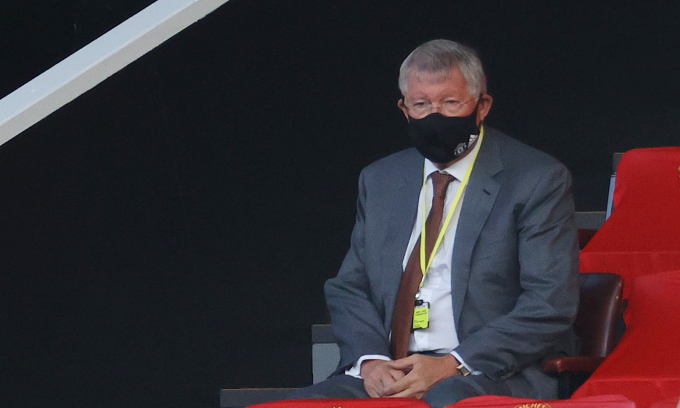 L'entraîneur Alex Ferguson regarde le match entre Man Utd et Crystal Palace à Old Trafford, Manchester, en Premier League le 19 septembre 2020. Photo : Reuters