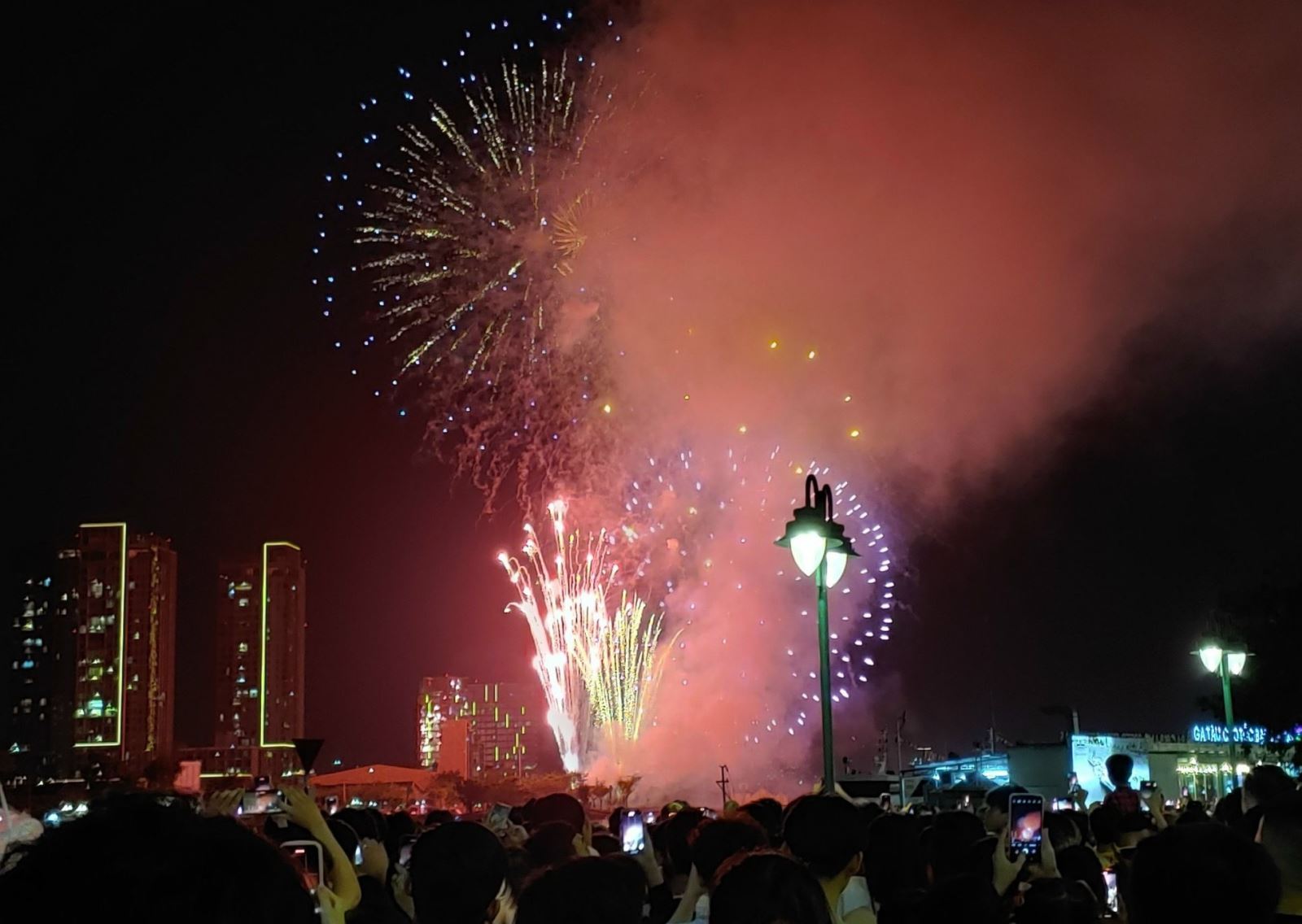 Ho Chi Minh Ville organise de nombreuses activités culturelles et artistiques à l'occasion du 30 avril et du 1er mai, photo 2