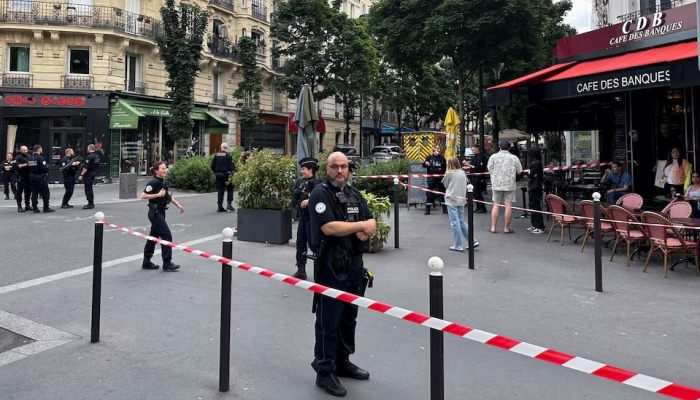 Car crashes into cafe in Paris, causing many casualties