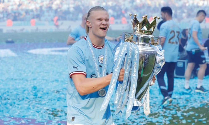 L'attaquant de Manchester City Haaland célèbre sa victoire en Premier League 2022-2023 au stade Etihad le 21 mai. Photo : Guardian