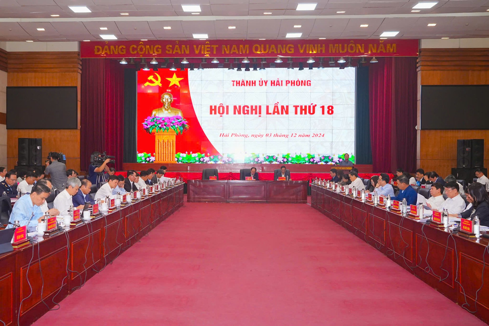 Hải Phòng 10 năm tăng trưởng hai con số, 2025 hoàn thành lập khu thương mại tự do thế hệ mới - Ảnh 1.