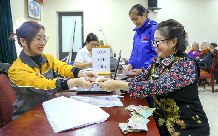 Lương hưu nên tăng bao nhiêu để đủ sống?