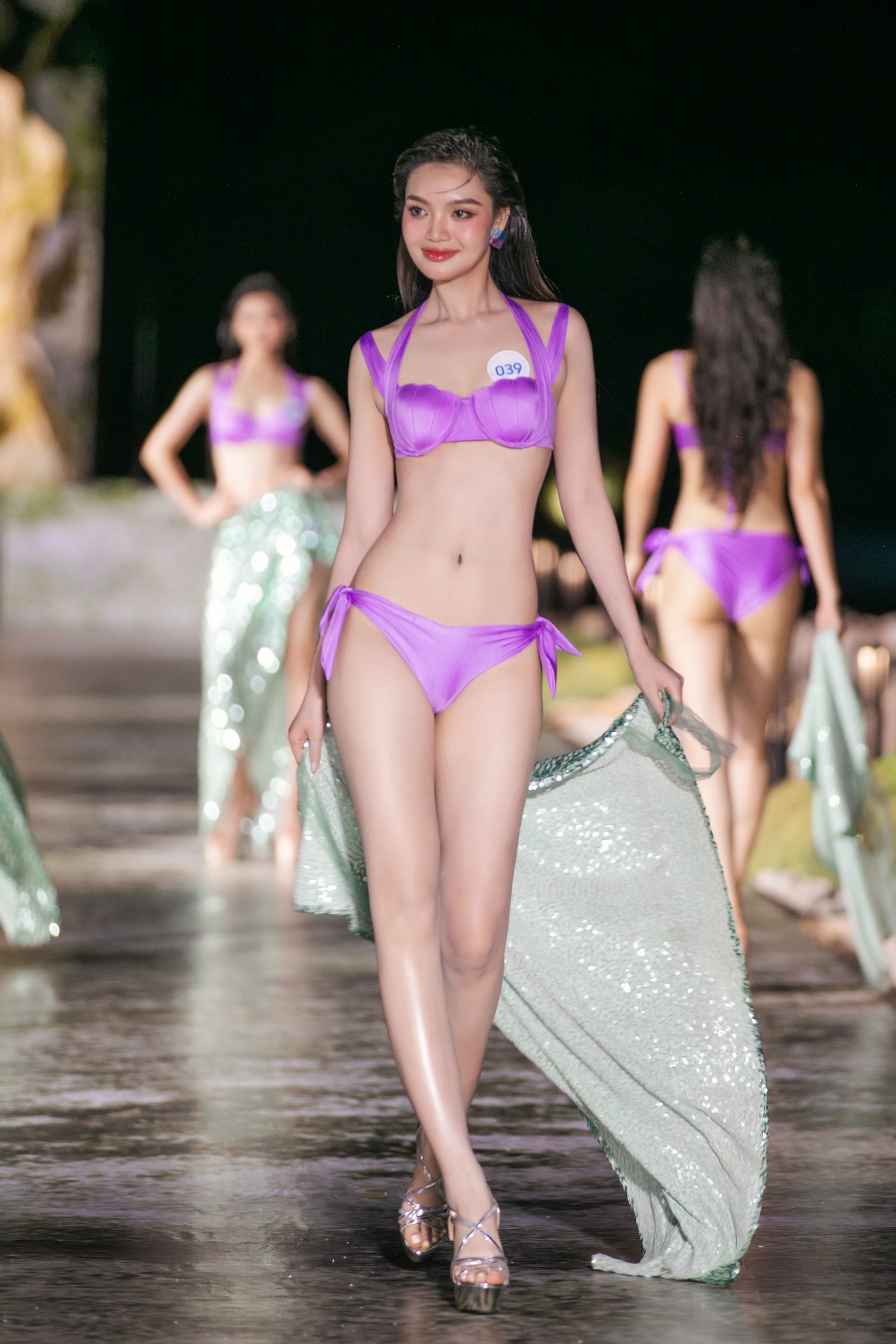 Dàn hoa hậu đốt mắt khán giả trong trang phục bikini - Ảnh 13.