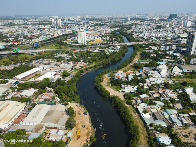 Một đoạn kênh Tham Lương - Bến Cát hồi giữa tháng 2. Ảnh: Thanh Tùng