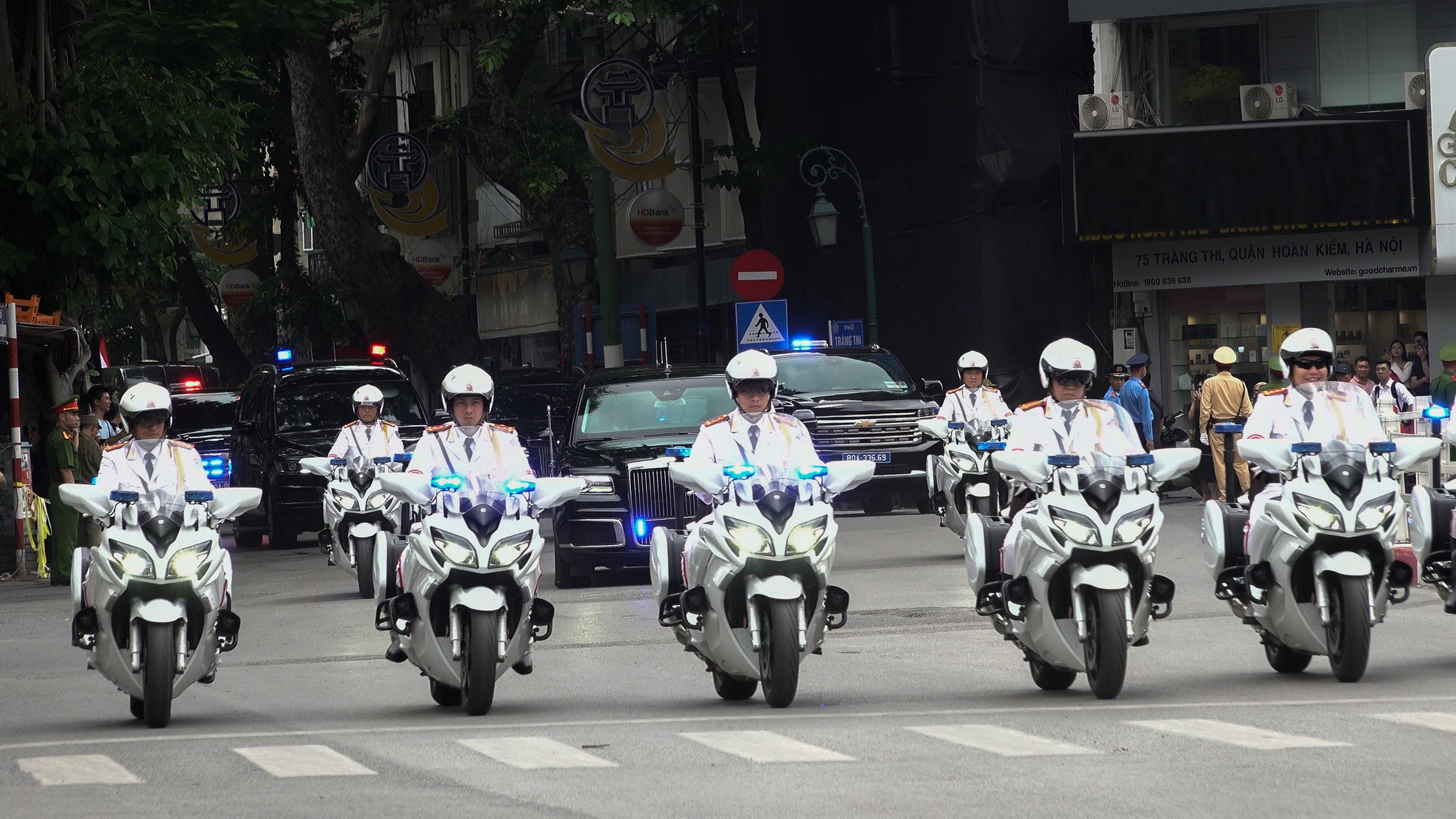 Details of the special vehicles escorting Russian President Putin during his visit to Vietnam photo 8