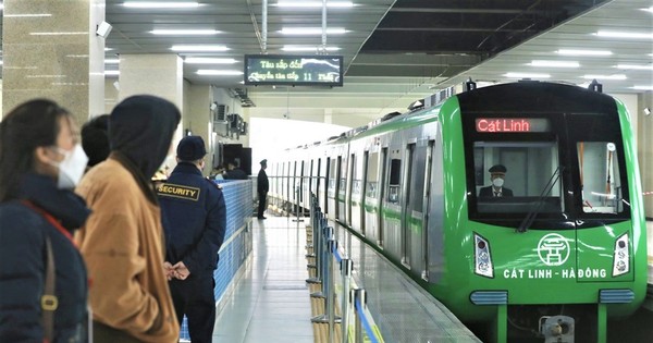 Thoroughly decentralize Hanoi and Ho Chi Minh City to build urban railways