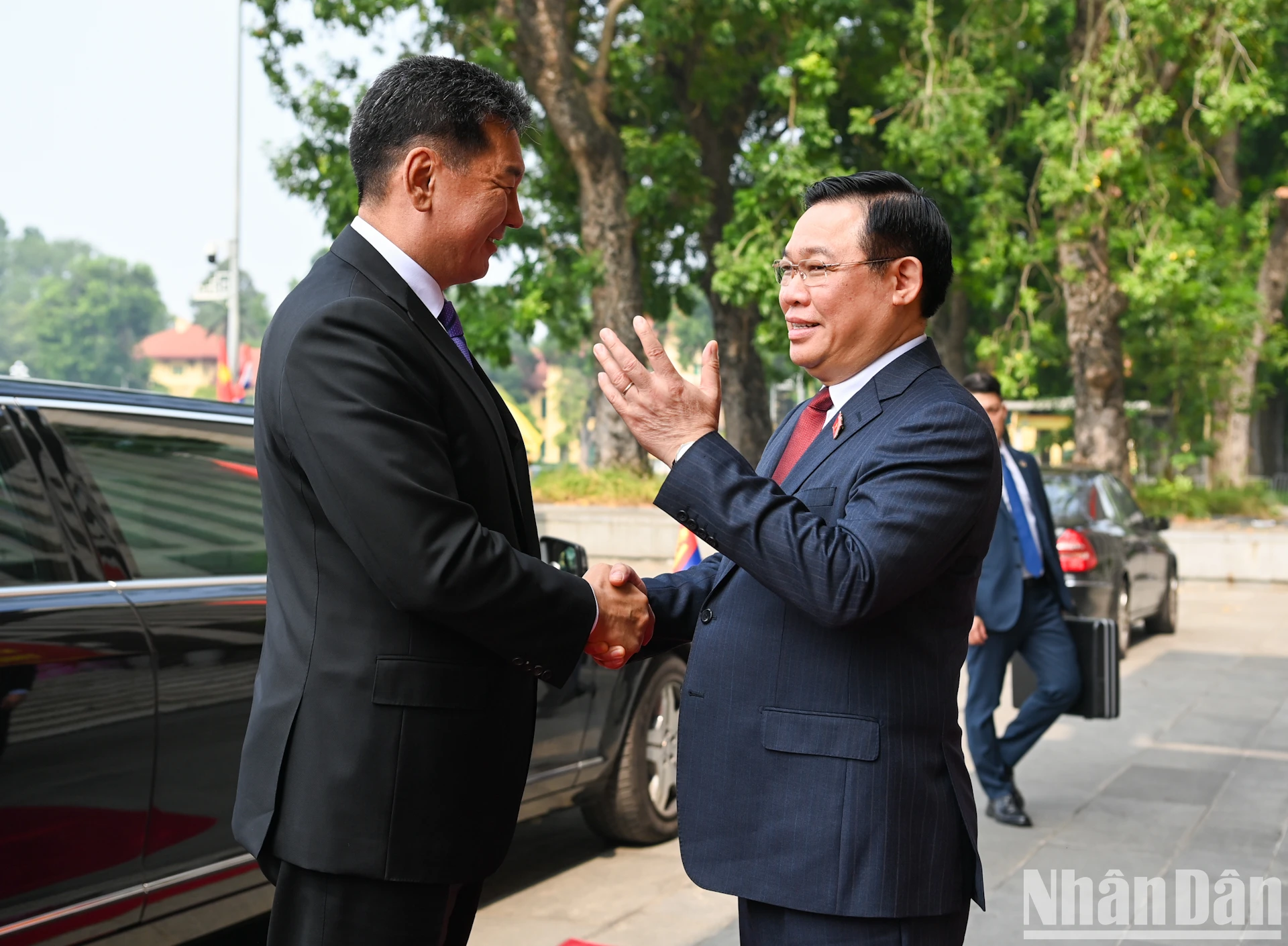 [Foto] El presidente de la Asamblea Nacional, Vuong Dinh Hue, se reúne con el presidente de Mongolia, Ukhnaagiin Khurelsukh. Foto 1