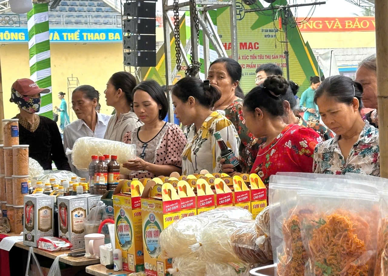 Tuần hàng OCOP, làng nghề, nông sản tại huyện Ba Vì kéo dài đến 19-11