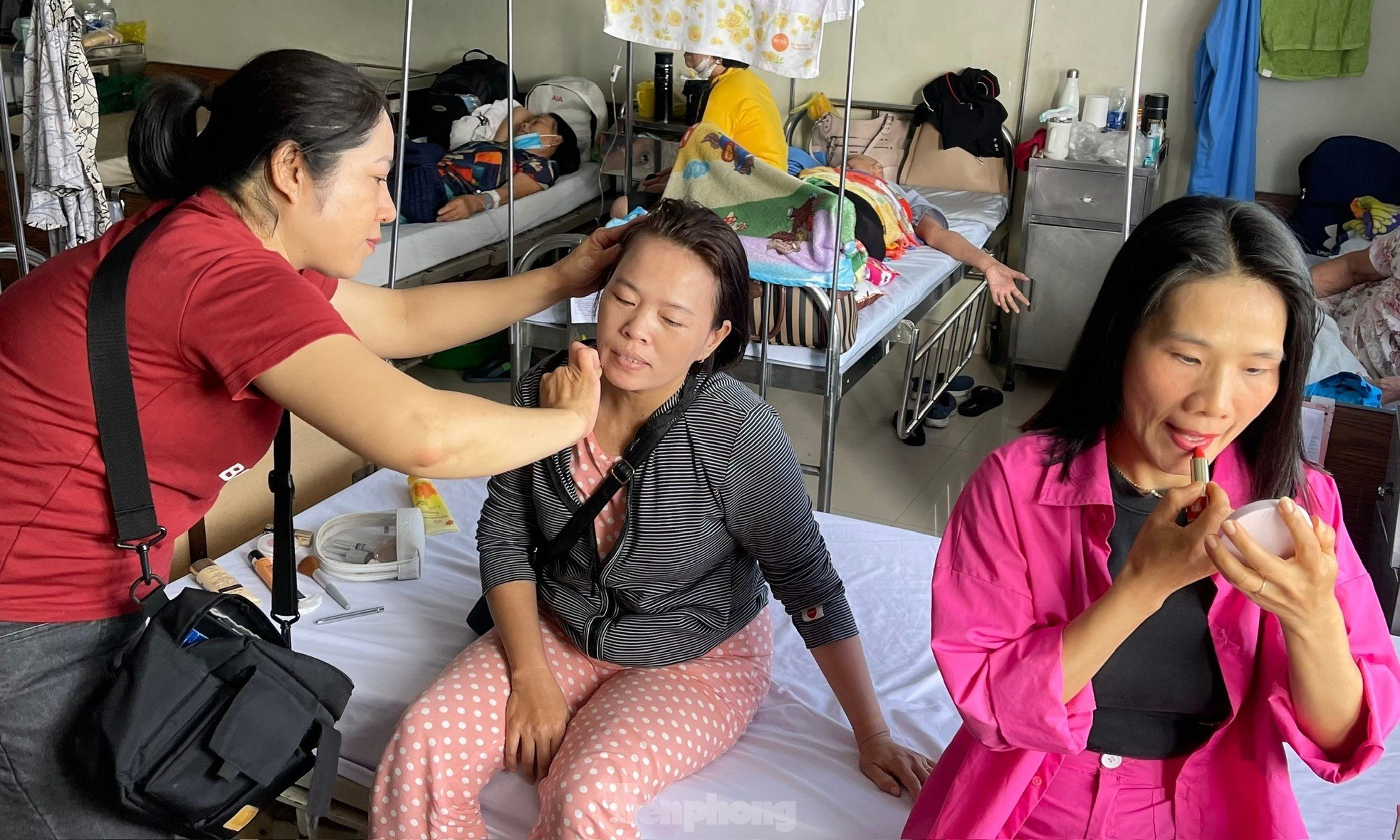 Festival unique d'Ao Dai à l'hôpital d'oncologie, photo 12