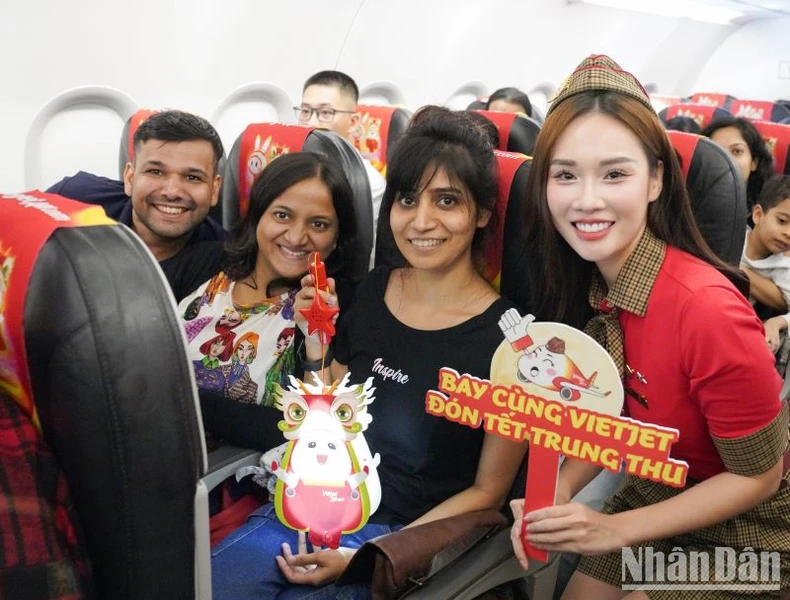 Vietjet дарит детям теплый праздник середины осени фото 5