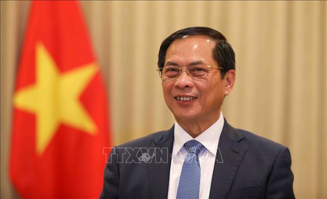 Bringing Vietnam - China relations increasingly deeper and more substantial