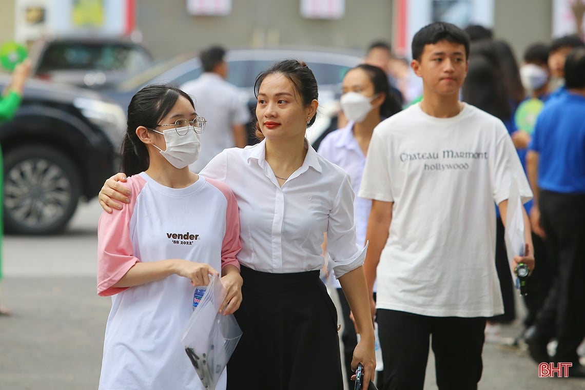 Acompañando a los estudiantes de Ha Tinh