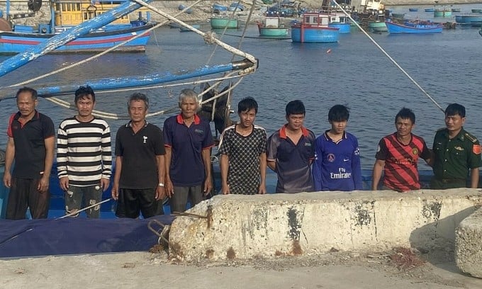 Eight fishermen from Binh Dinh were rescued and brought to Ca Na port, Ninh Thuan province, on March 10. Photo: Provided by Border Guard