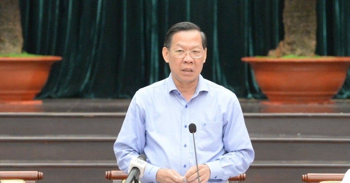 Le président de la ville de Ho Chi Minh-Ville ordonne de toute urgence la gestion et l'approbation des fonctionnaires partant à l'étranger