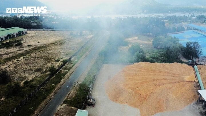 Chaque jour, la fumée et la poussière émises par les entreprises se mélangent comme une couche de brouillard et pénètrent directement dans les habitations.