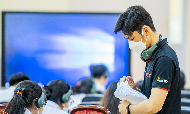 Thí sinh sốc vì 56.000 chứng chỉ IELTS trái phép, các đại học có công nhận xét tuyển?