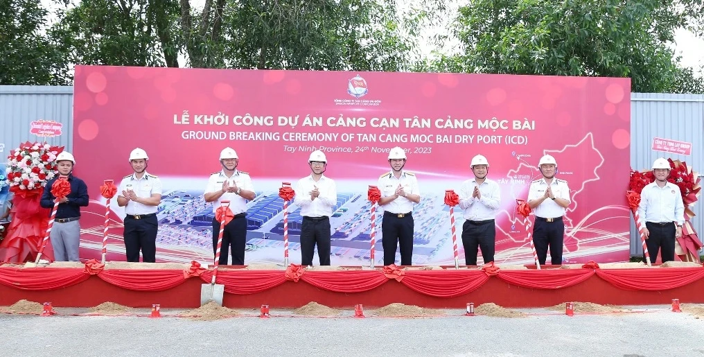 Mang cảng đến gần hơn với khách hàng vùng giáp ranh Việt Nam - Campuchia - Ảnh 1.