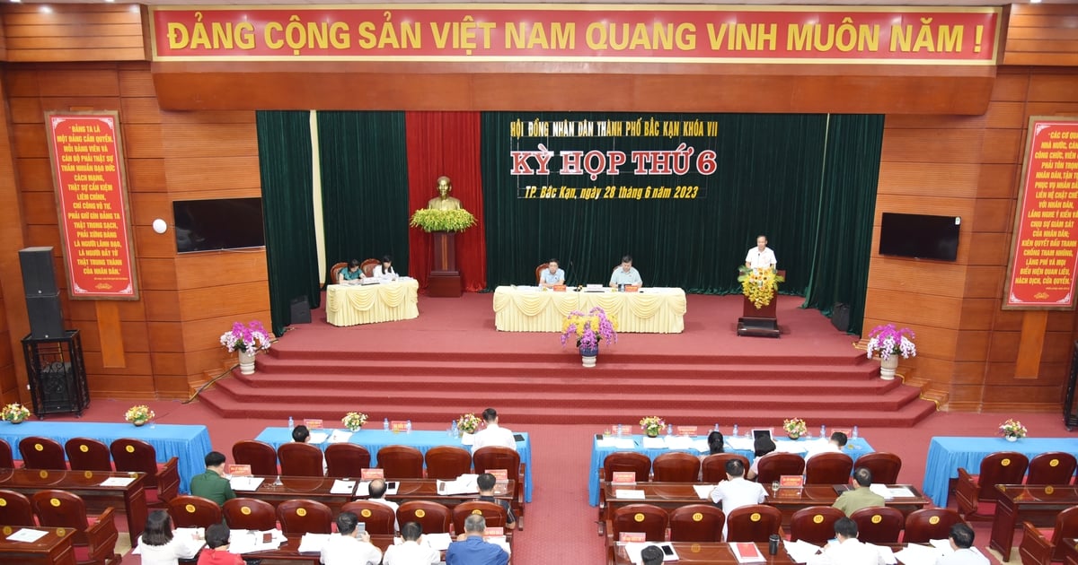 6th Session, Bac Kan City People's Council: Electing additional members of the City People's Committee