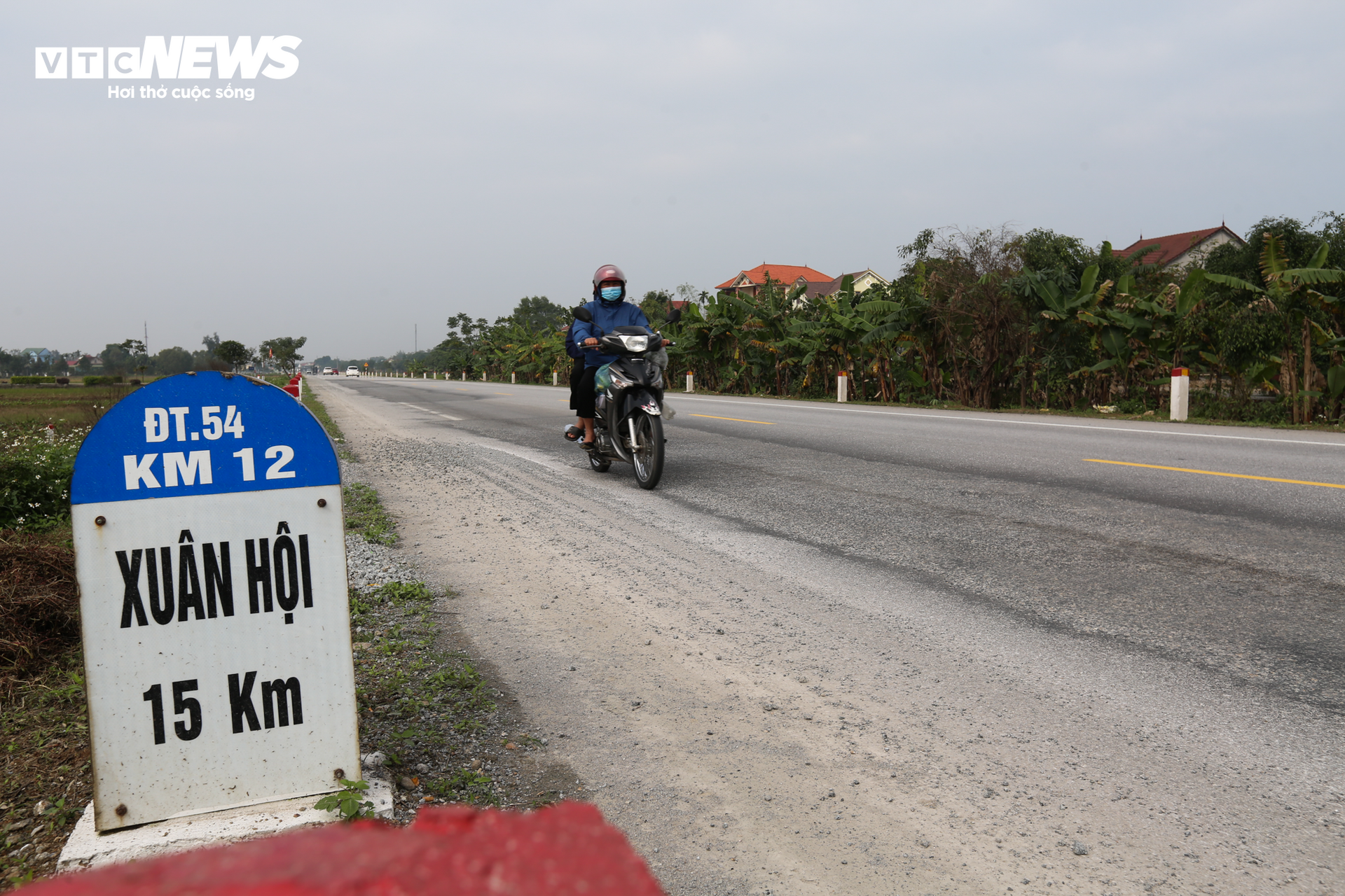 Mặt đường ‘luống khoai’ trên tuyến đường 2.000 tỷ ở Hà Tĩnh - 12