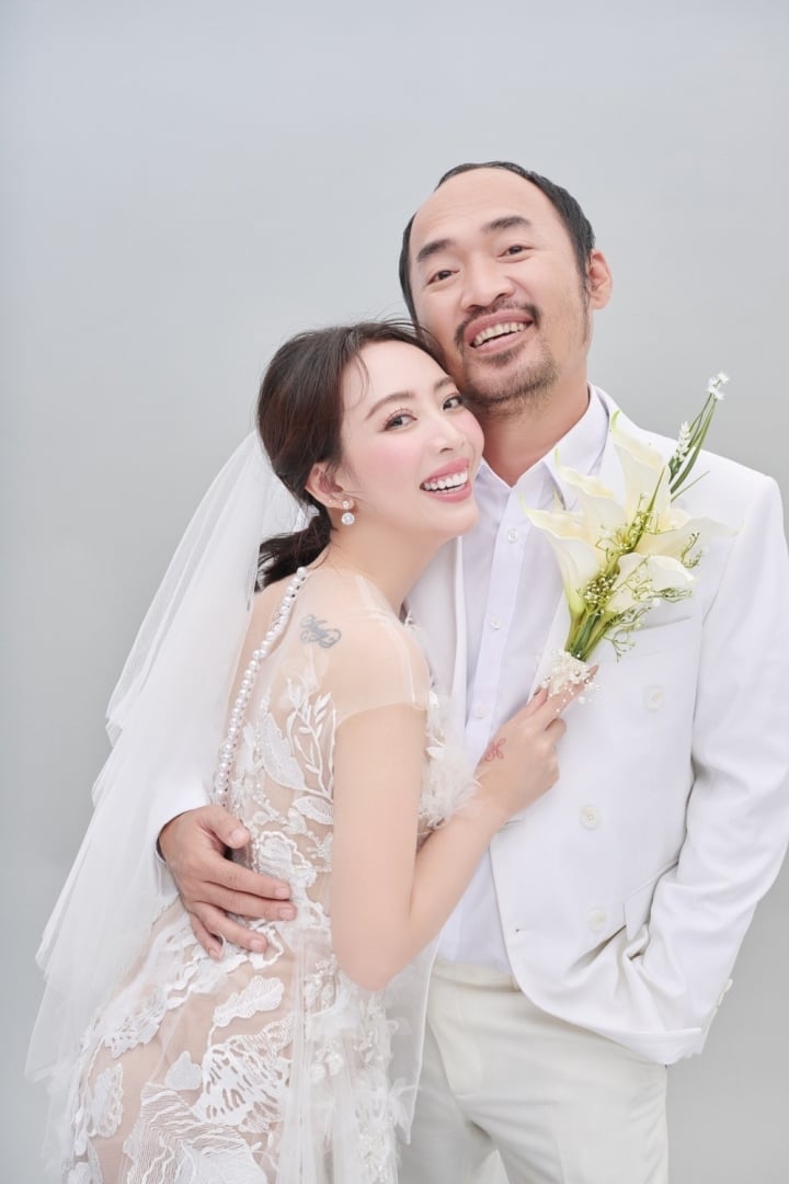 Thu Trang - Tien Luat couple took wedding photos with their handsome son - 4