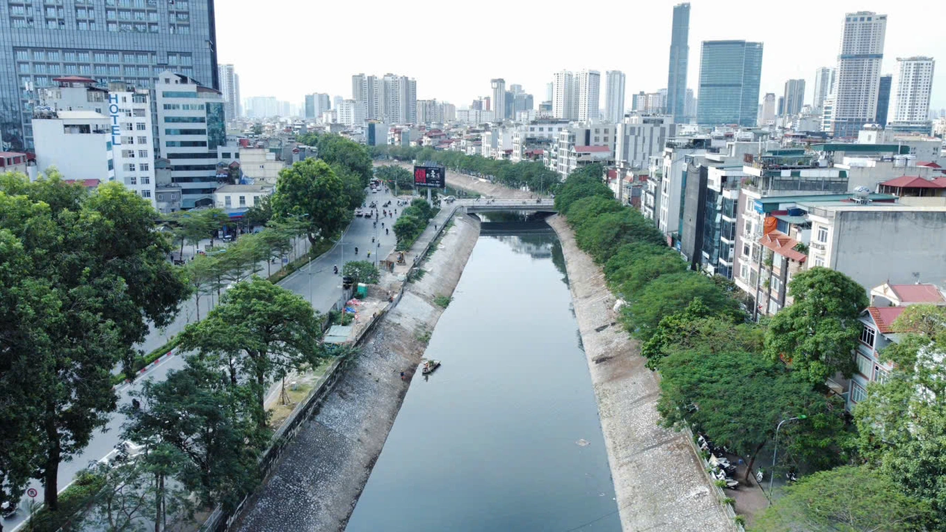 Aujourd'hui, le plan visant à utiliser l'eau de la rivière Rouge pour « revitaliser » la rivière To Lich a été finalisé.