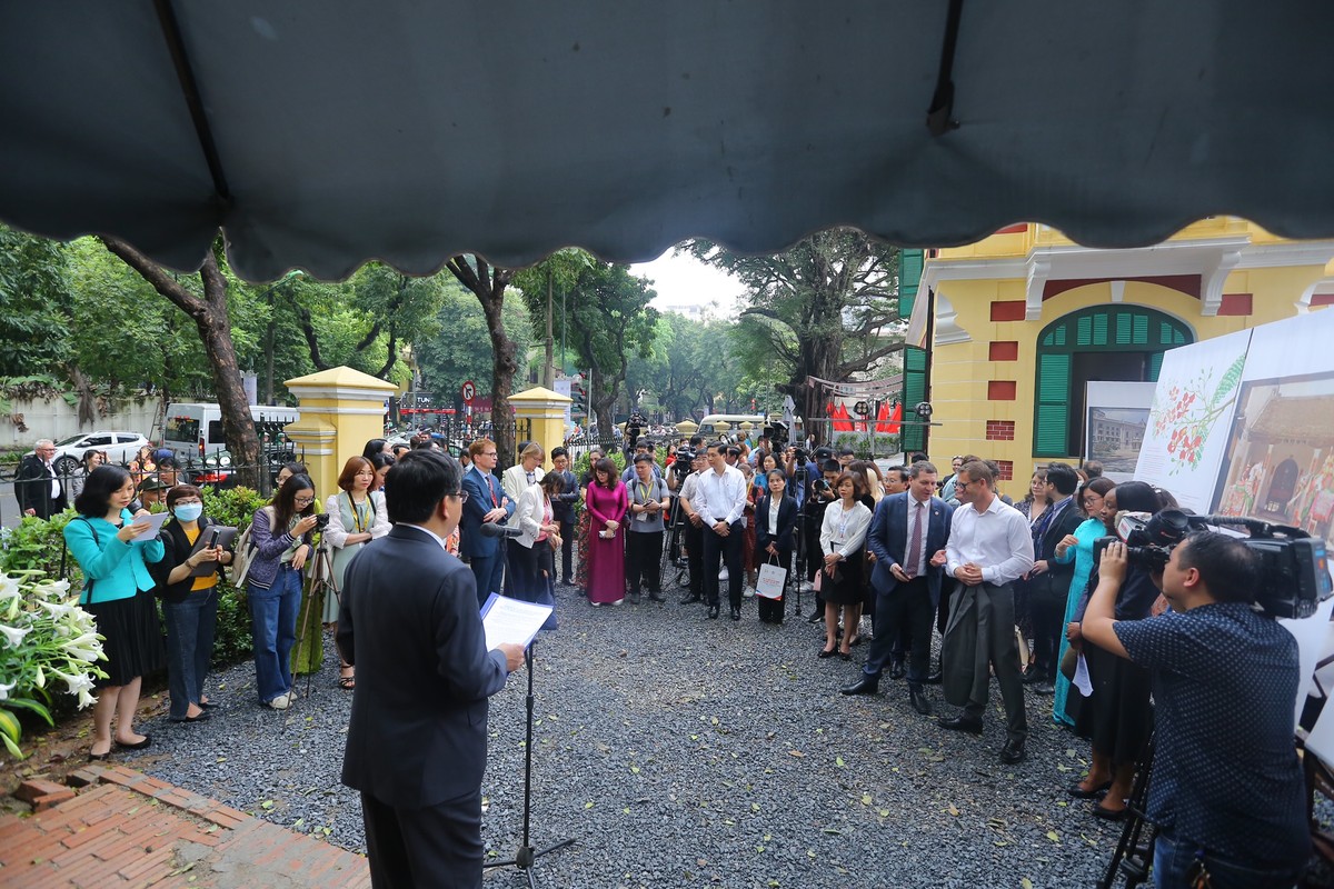 See the first 30 color photos of Hanoi taken through the lens of a Frenchman photo 1
