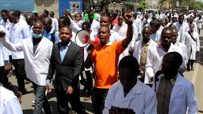 Kenyan doctors wearing white coats took to the streets to protest on March 14. Photo: AA