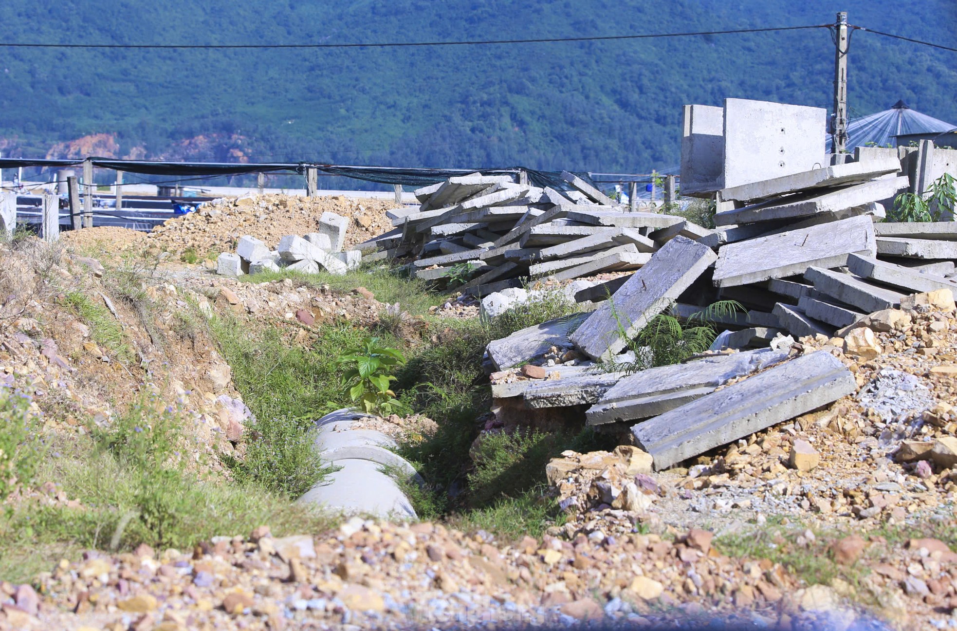 „Hilferuf“ für eine Reihe von Projekten ohne Fertigstellungstermin in Ha Tinh, Foto 7