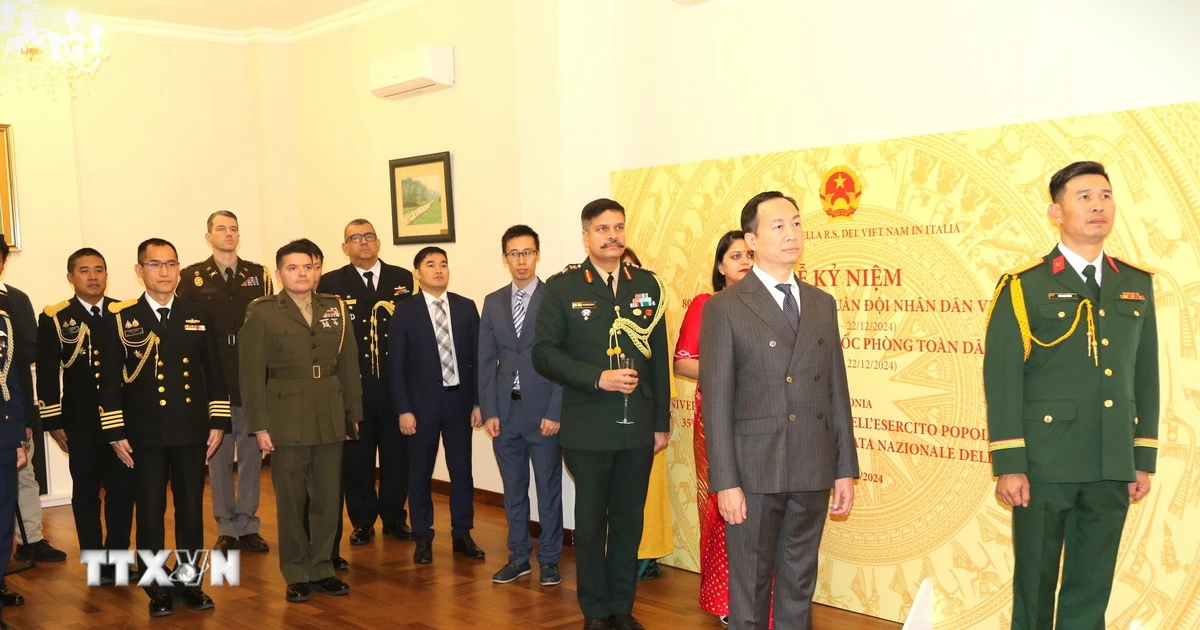 Anniversaire de la fondation de l'Armée populaire du Vietnam en Italie