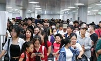 週末、ホーチミン市地下鉄を体験しようと押し寄せる「人の海」