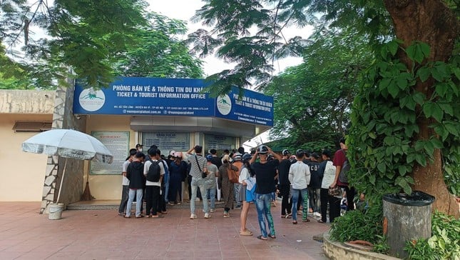 Ba Vi National Park is crowded with young people coming to 'hunt clouds' photo 2