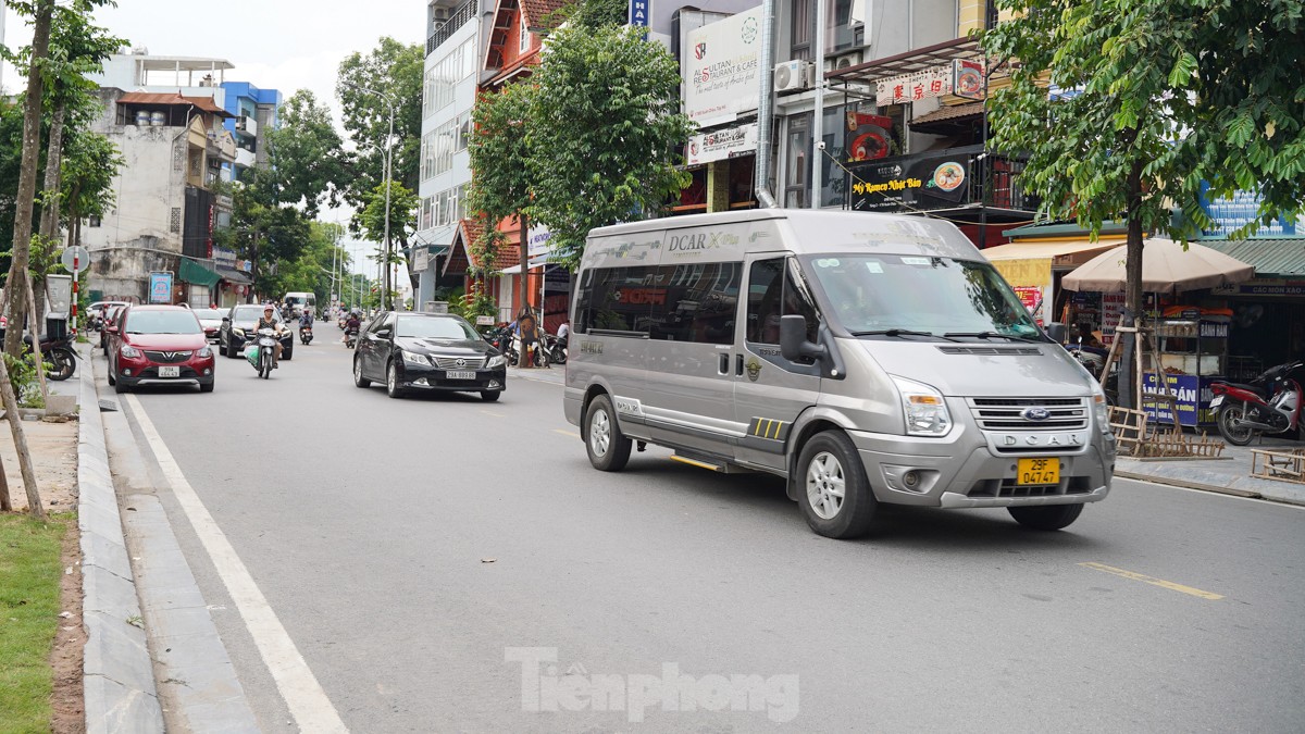 Đường Âu Cơ - Nhật Tân sau khi tổ chức lại giao thông, mật độ phương tiện hiện tại như thế nào? ảnh 4