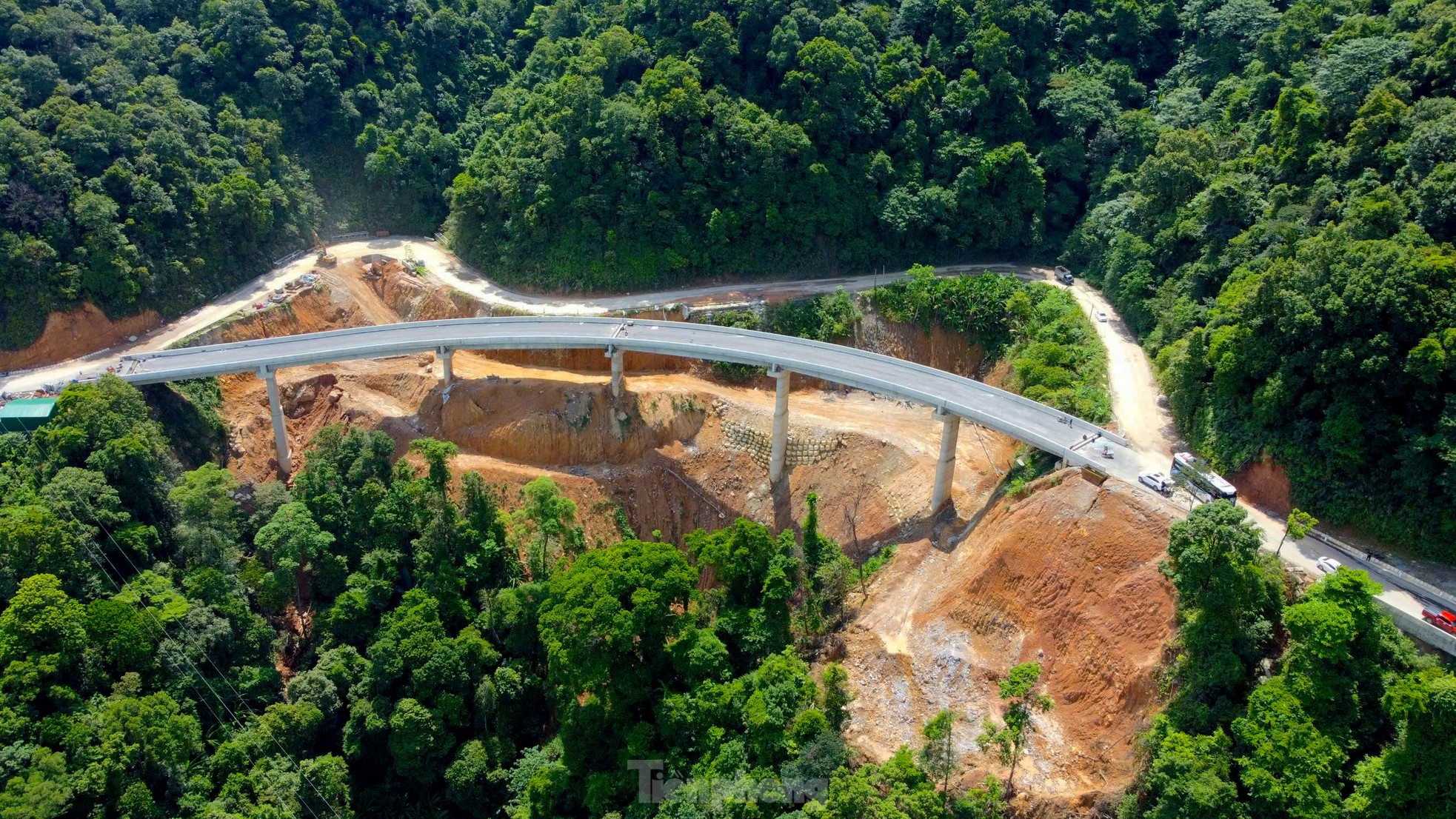 La forme de la route nationale 8A après sa modernisation avec un capital de plus de 1 600 milliards de VND photo 4