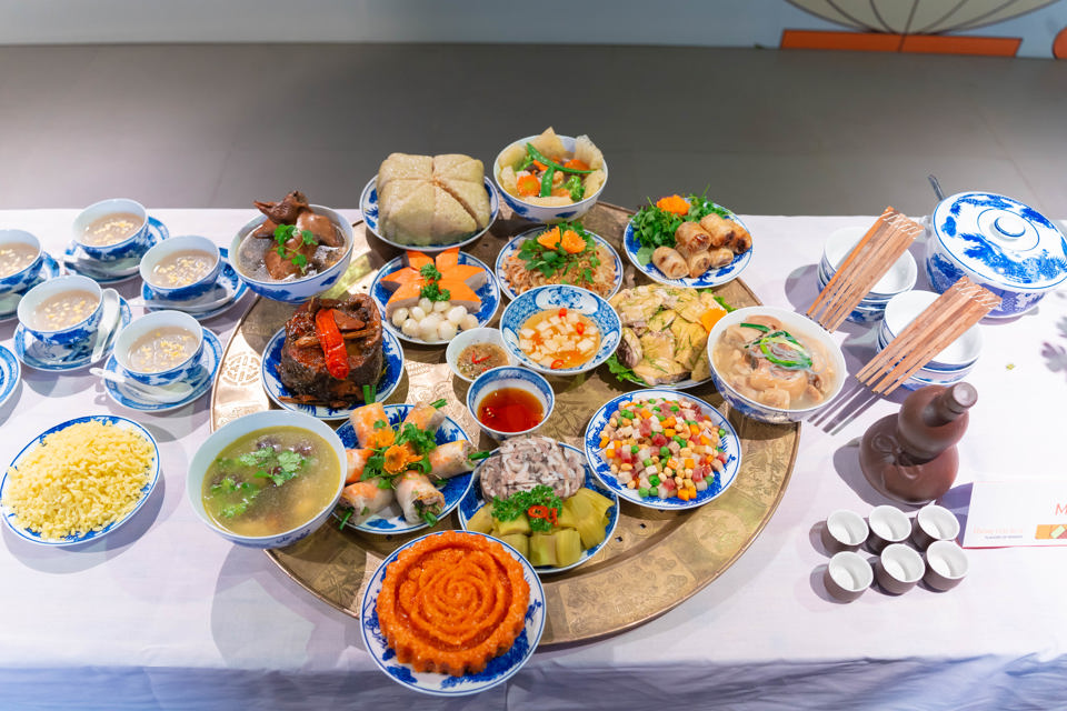 Bandeja tradicional de Tet.