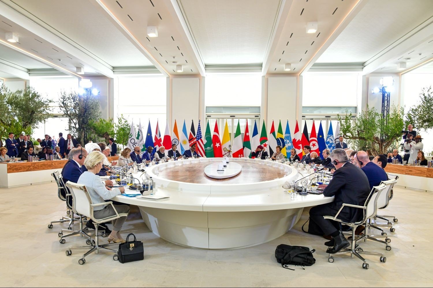 G7 ออกแถลงการณ์ร่วมเกี่ยวกับรัสเซียและยูเครน ประธานาธิบดีเซเลนสกียืนยันจะใช้ความพยายามทุกวิถีทางเพื่อยุติความขัดแย้งในปี 2025