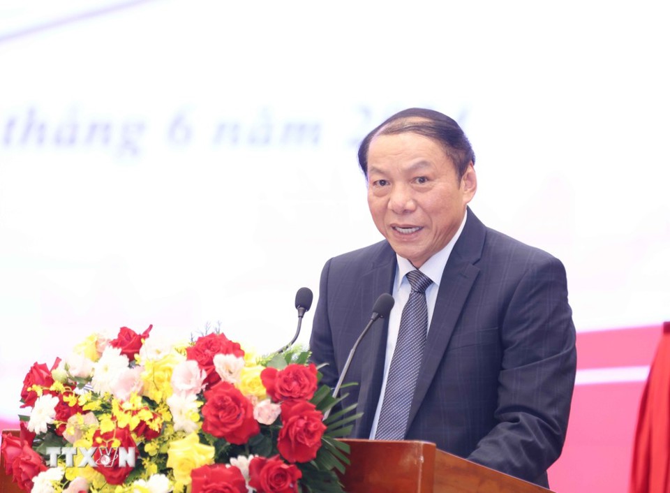 Le membre du Comité central du Parti, ministre de la Culture, des Sports et du Tourisme, Nguyen Van Hung, a pris la parole lors de la cérémonie de lancement du livre.