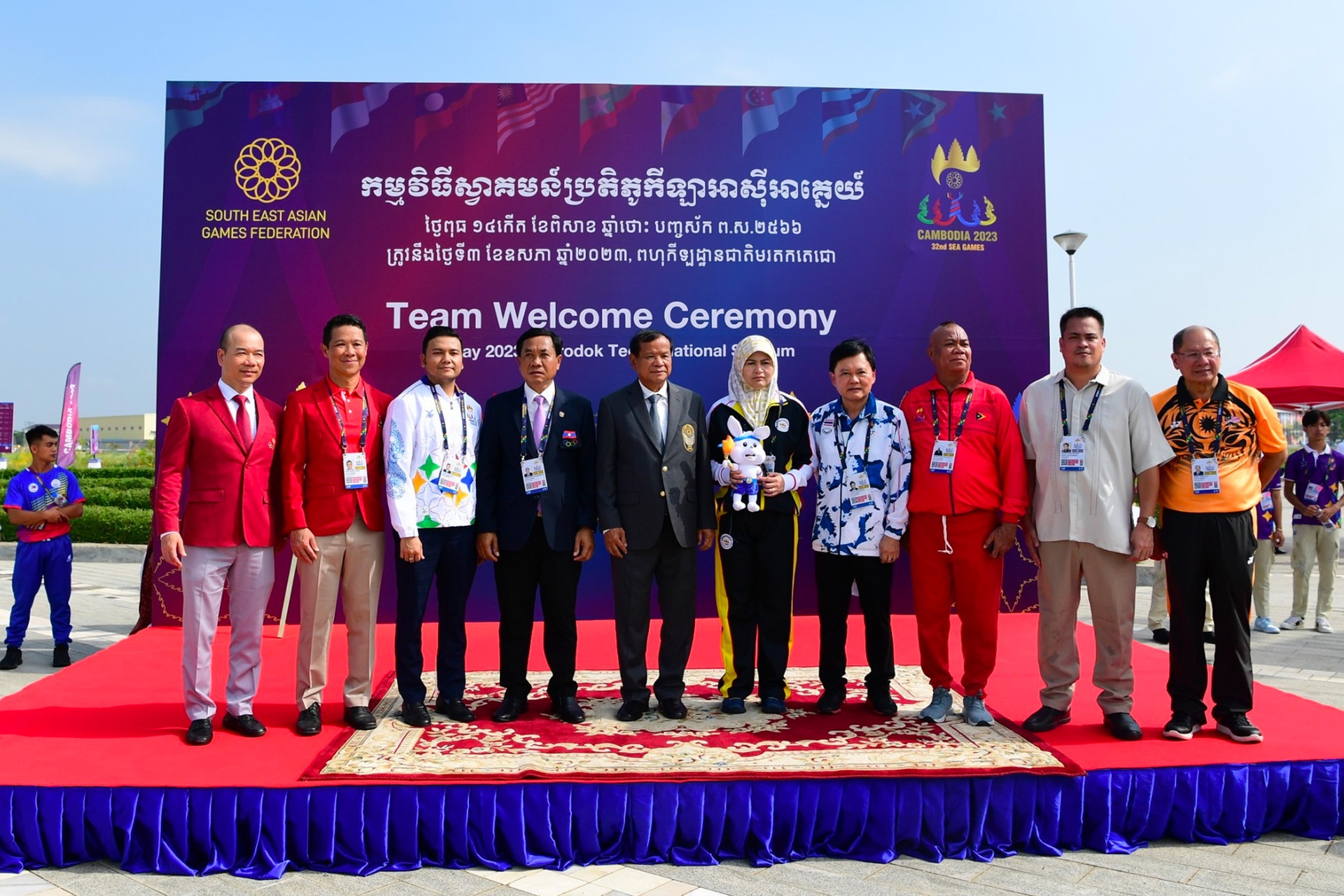 Cờ Việt Nam tung bay phấp phới tại lễ thượng cờ SEA Games 32 - 8