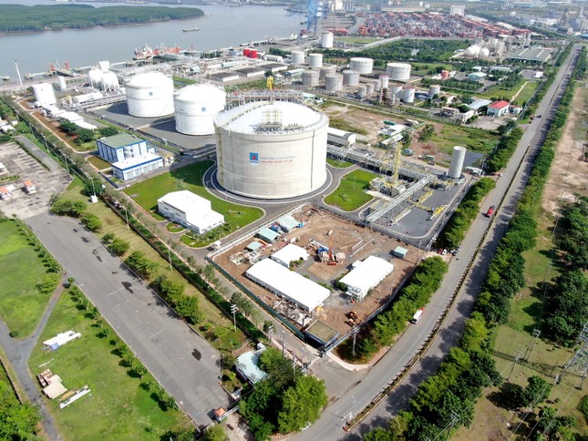 Vietnam is being sought after by many international LNG suppliers? photo 3