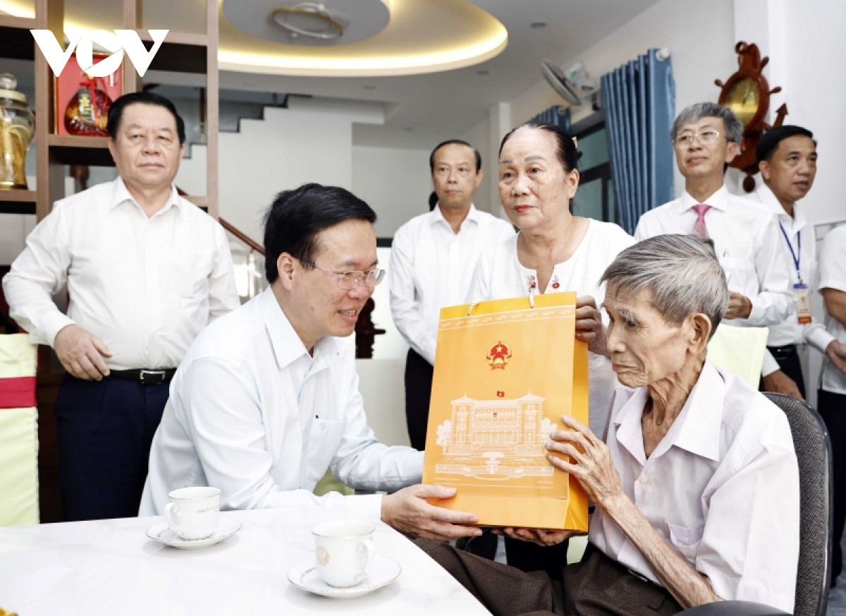 chu tich nuoc vo van thuong gap mat cac cuu tu chinh tri con Dao hinh anh 4