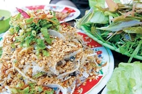 Đặc sản gỏi cá chép Hùng Lô