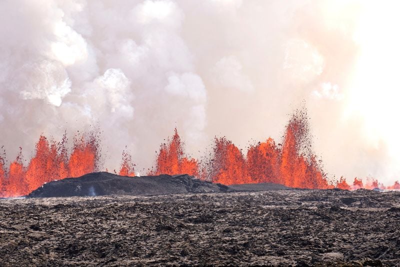 iceland volcano eruption lava flow picture 1