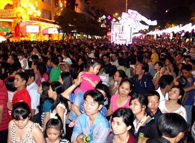 Was gibt es an diesem Tet-Feiertag in der Blumenstraße Nguyen Hue? Foto 2