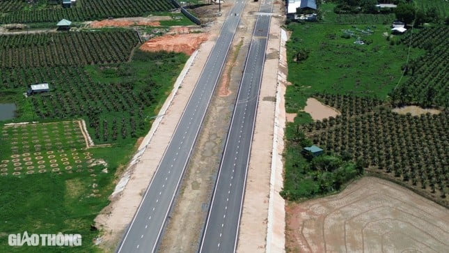 Vista de la autopista Phan Thiet-Dau Giay antes del día de apertura (foto 3)