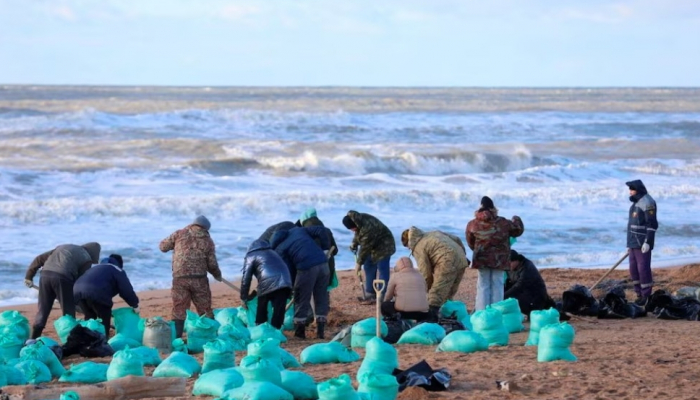 Russland kämpft mit der Verschmutzung nach der Ölkatastrophe im Schwarzen Meer