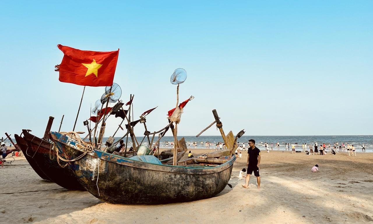 Bustling posing next to the fishing village in the middle of Sam Son beach city photo 4