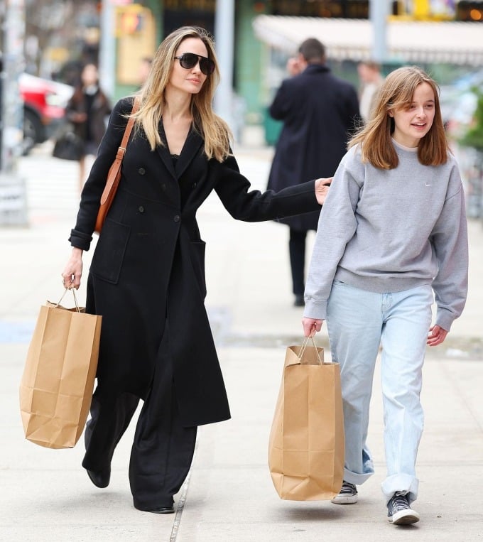 Angelina Jolie and her youngest daughter Vivienne Jolie-Pitt. Photo: TheImageDirect.com