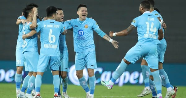 Nam Dinh FC maintains top spot in V-League with big win at Lach Tray